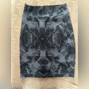 LuLaRoe Black and Gray Geometric Pencil Skirt